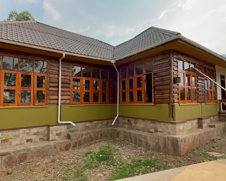 Gorilla Bluff Lodge