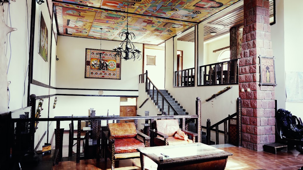 Top Twelve Hotel